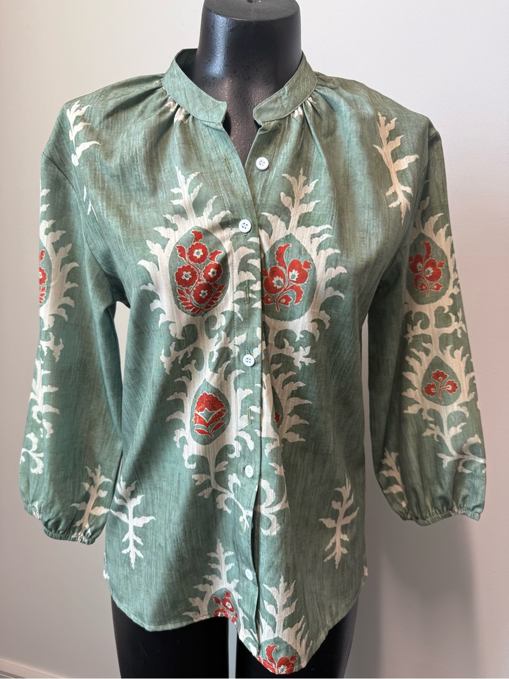 Exclusive LoveWomen's Sage Green Floral Button-Down Blouse Light weight Small
